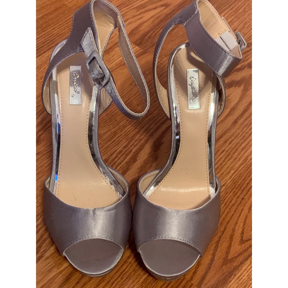 3/$10 Brand New Qupid Grey Sandals sz 8